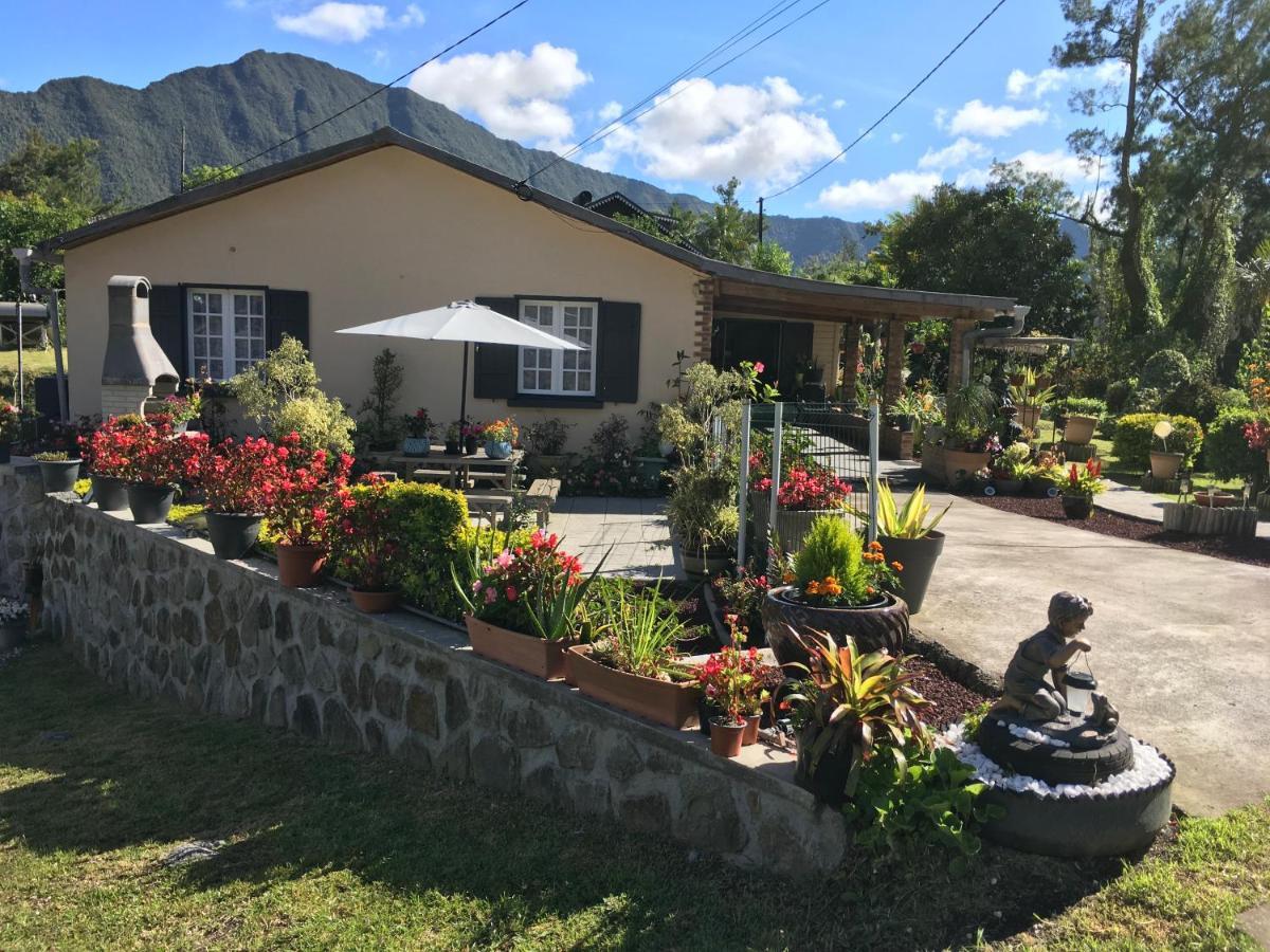 サラジー Ti Kaz Hoareau Bed & Breakfast エクステリア 写真