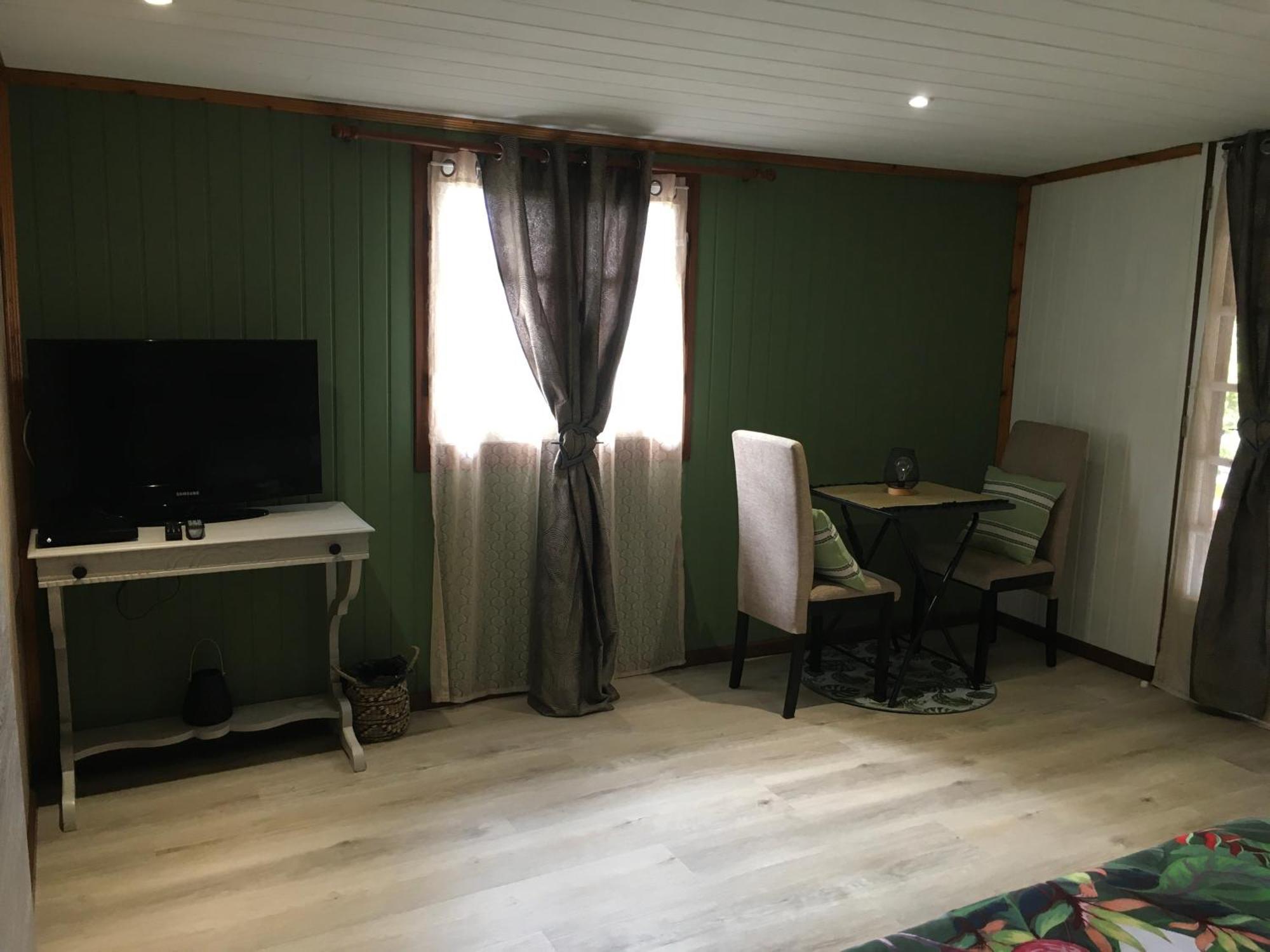 サラジー Ti Kaz Hoareau Bed & Breakfast エクステリア 写真